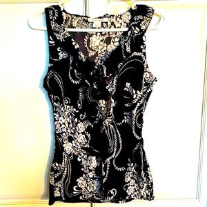 White House, Black market, beautiful black and white floral sleeveless top. S